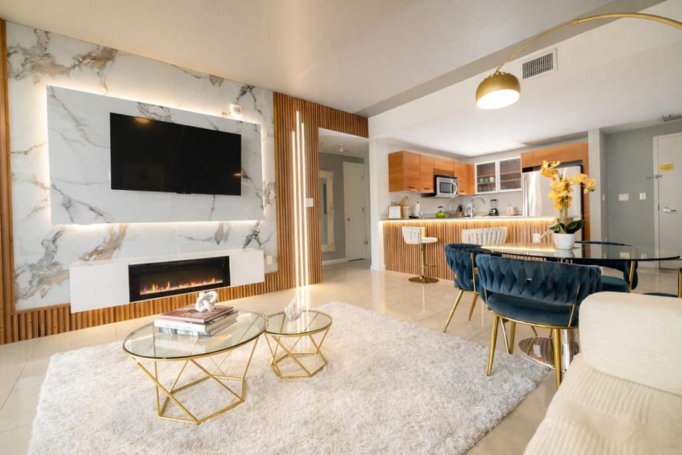 TV and multimedia, Living room, Seating area, Dining area