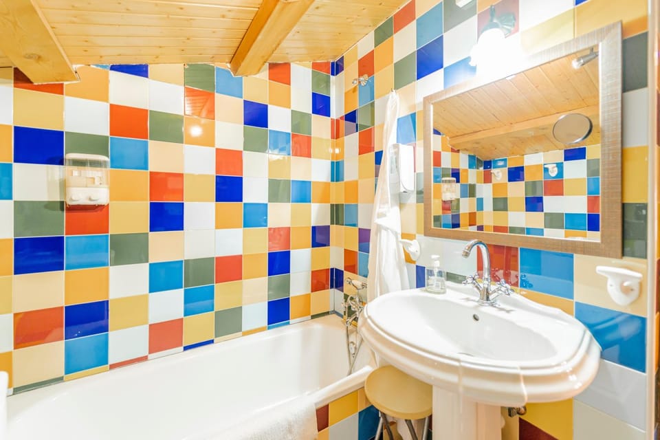 Bathroom, Living room