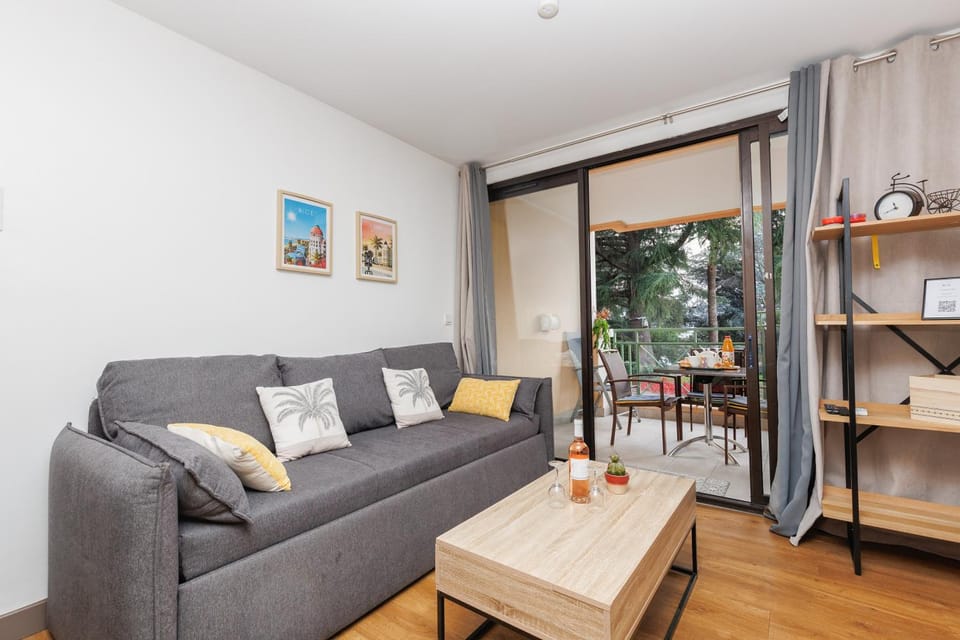 Résidence à 5 mn des plages - Piscine- Tennis - Parking - 4 Personnes Apartment in Cannes