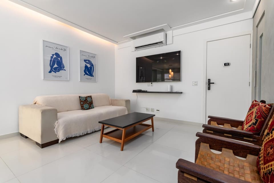 Communal lounge/ TV room, TV and multimedia, Seating area, air conditioner