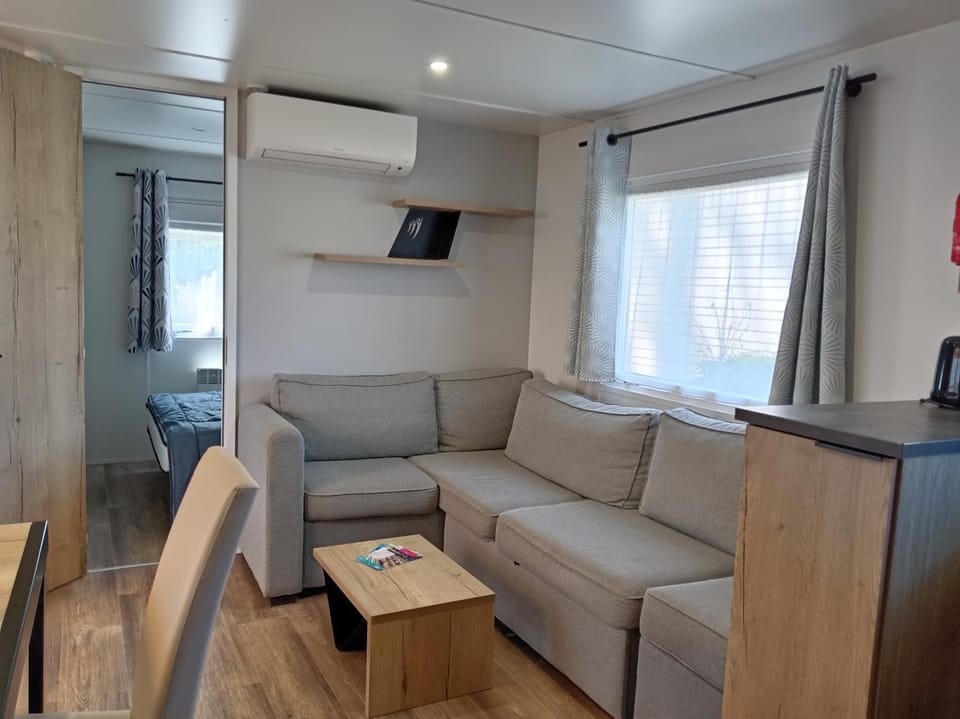 Living room, air conditioner