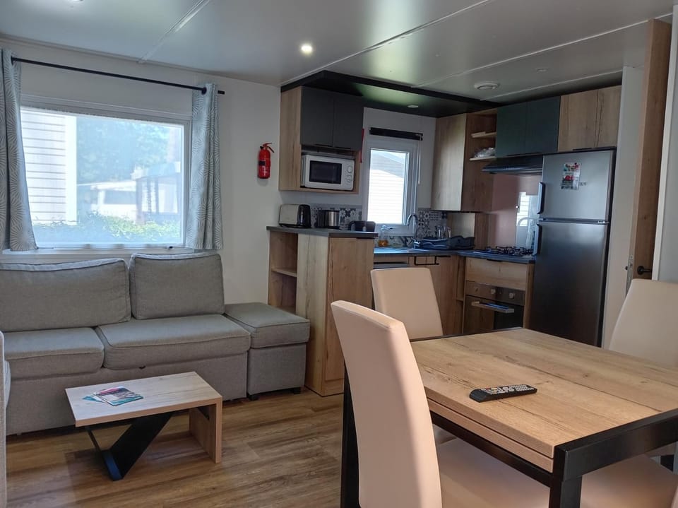 Living room, kitchen