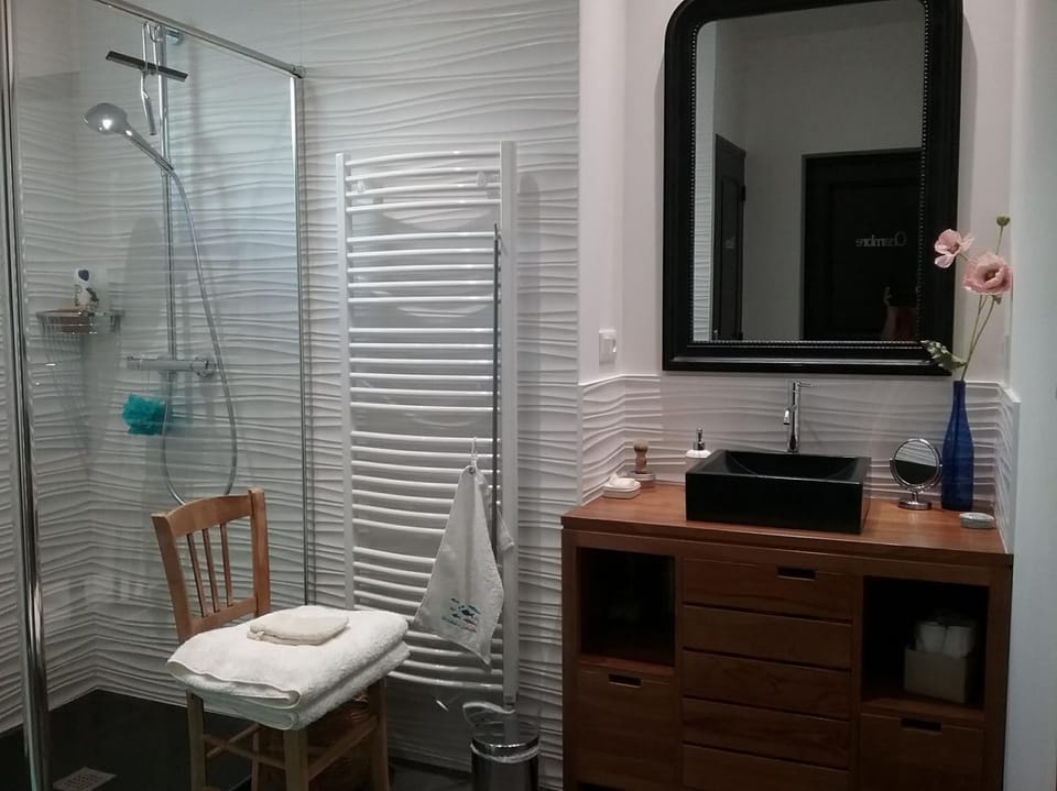 Shower, Bathroom, towels