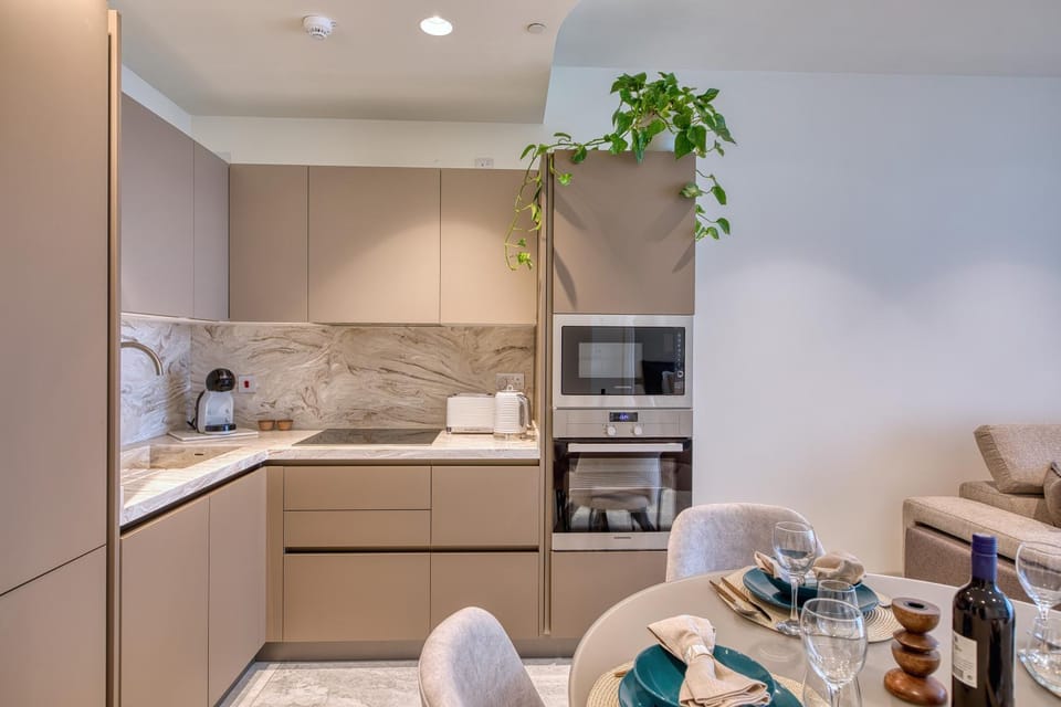 New to the matket - 19th floor apt in the prestigious Mercury Tower by SF HOMES Apartment in Saint Julians