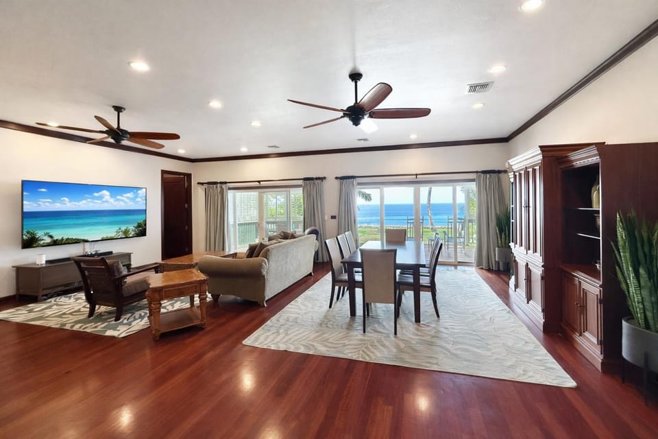 TV and multimedia, Living room, Seating area, Dining area, Sea view