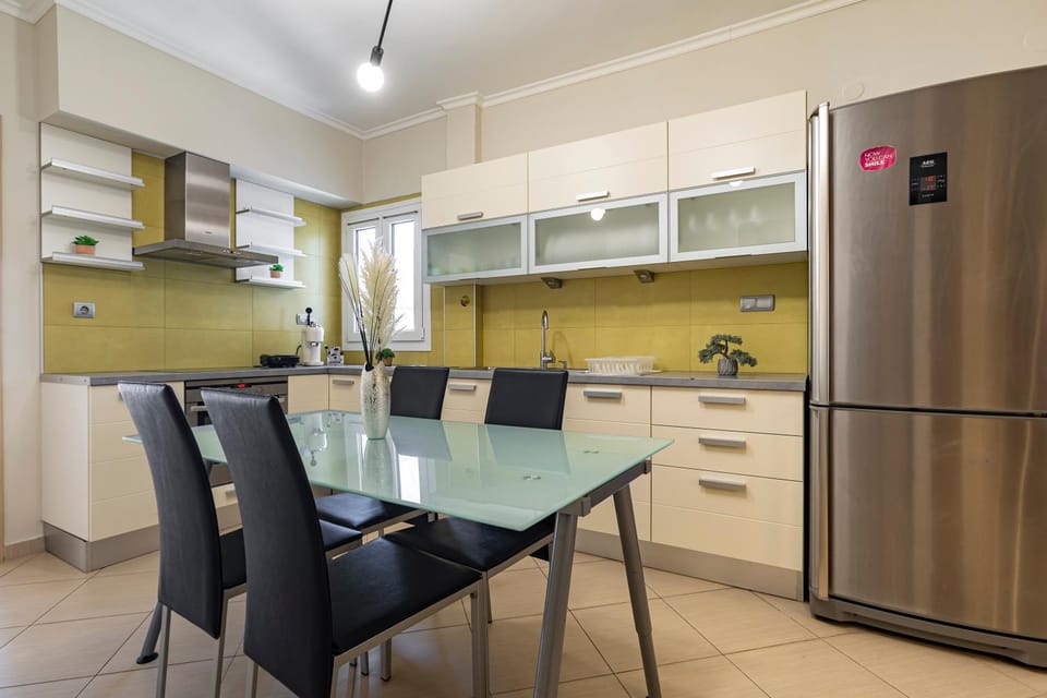 Kitchen or kitchenette, Dining area, oven, stove