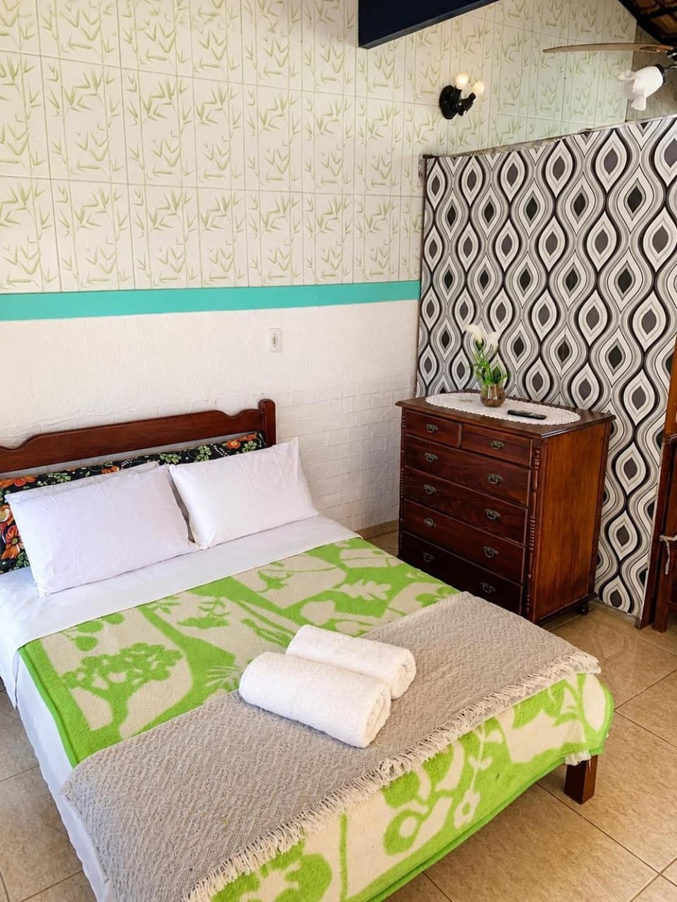 Bed, Photo of the whole room, Bedroom, towels