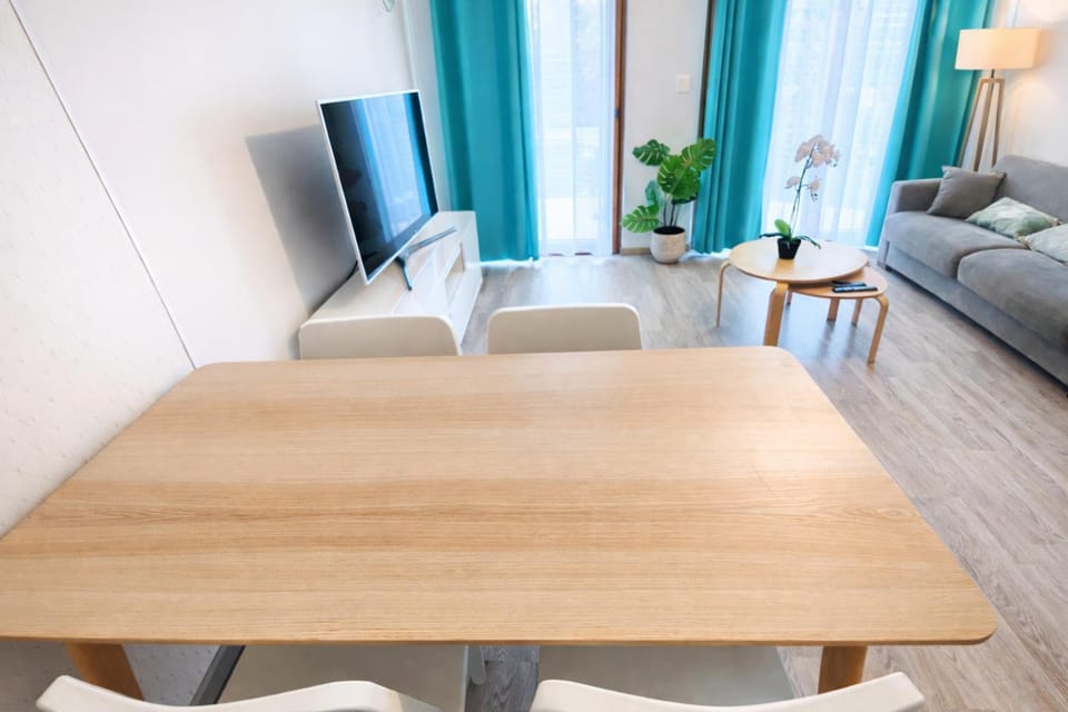 TV and multimedia, Living room, Seating area, Dining area