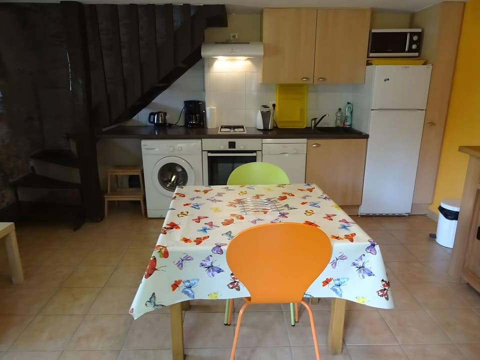 Kitchen or kitchenette, Living room