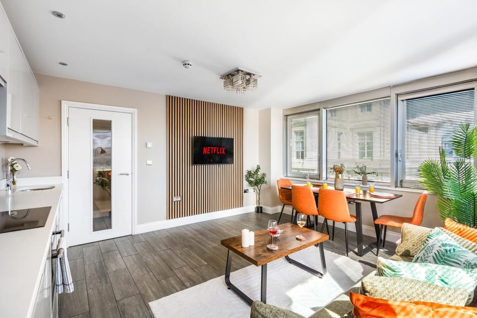 TV and multimedia, Kitchen or kitchenette, Living room, Dining area, City view, City view, kitchen, kitchen