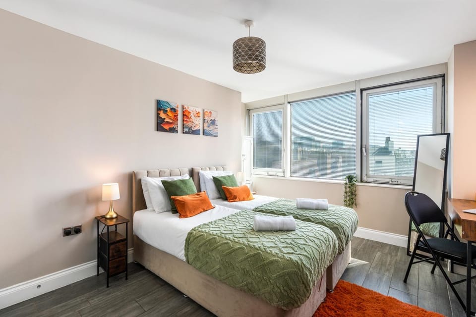 Bed, Bedroom, City view, City view, towels, towels
