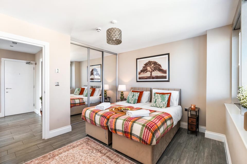 Bed, Bedroom, City view, City view, towels, towels
