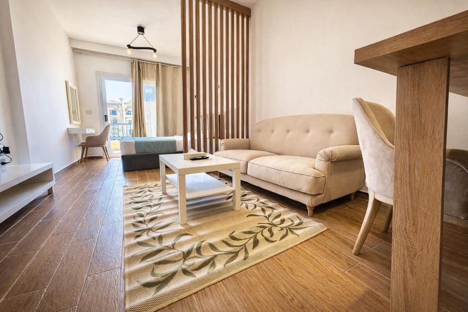 Photo of the whole room, Seating area