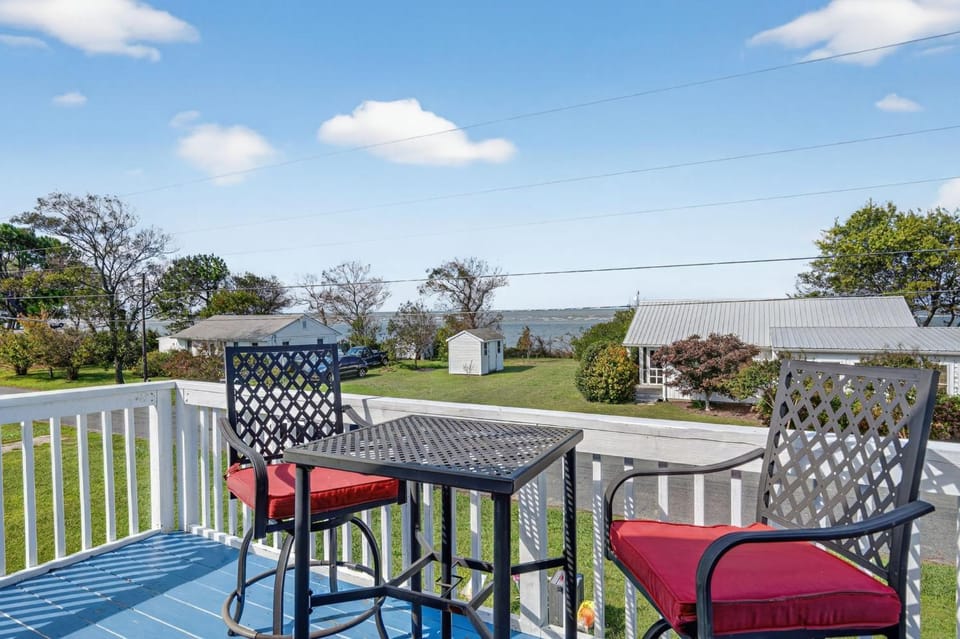 Welcome to Hokie Haven by the Bay - where Chesapeake sunsets meet Hokie spirit. House in Virginia