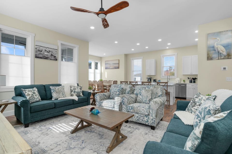 Sandy Penny | Luxury New Build w/ Water Views, En-Suite Bedrooms + Gourmet Kitchen Retreat House in Chincoteague Island