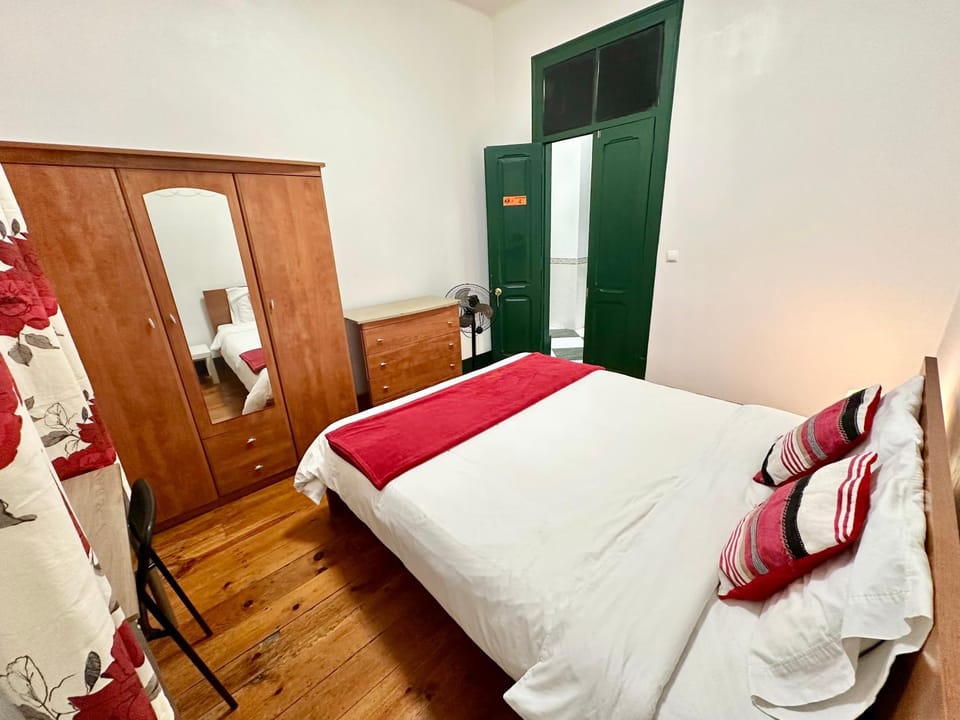 Quarto Red Vacation rental in Lisbon