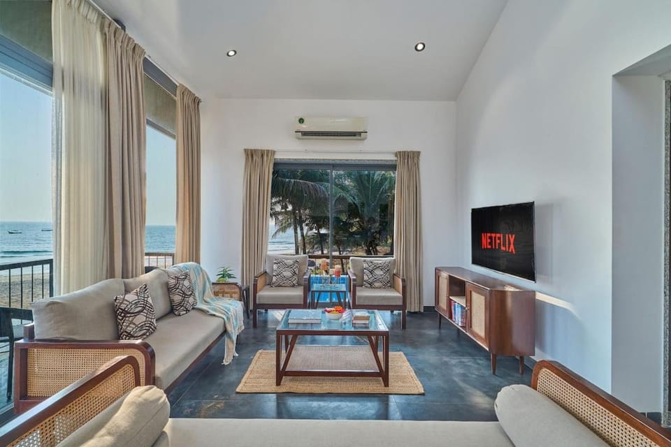 Communal lounge/ TV room, Living room, Evening entertainment