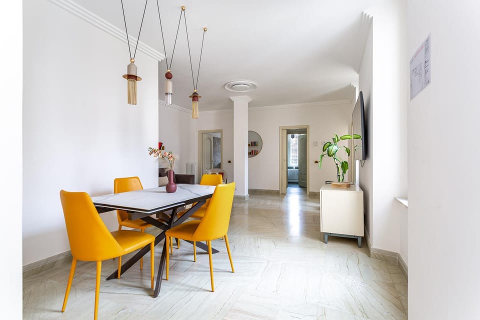 Communal lounge/ TV room, TV and multimedia, Living room, Seating area, Dining area, Lunch