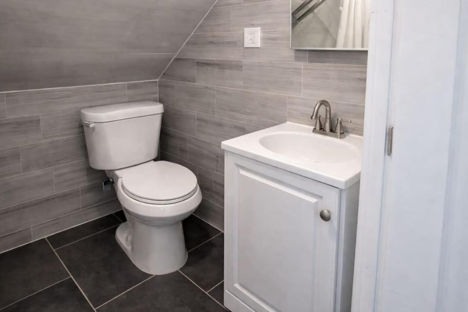 5BR Family Escape , Close to Niagara Falls Apartment in Buffalo