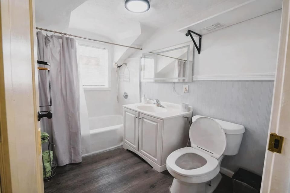 Homely Buffalo Haven, King Beds House in Kenmore