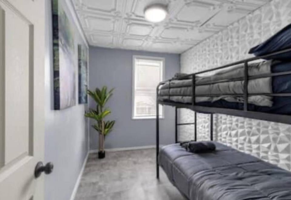 Niagara Falls 4BR Gem Apartment in Niagara Falls