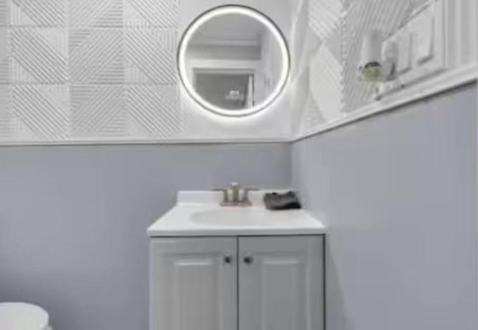 Niagara Falls 4BR Gem Apartment in Niagara Falls