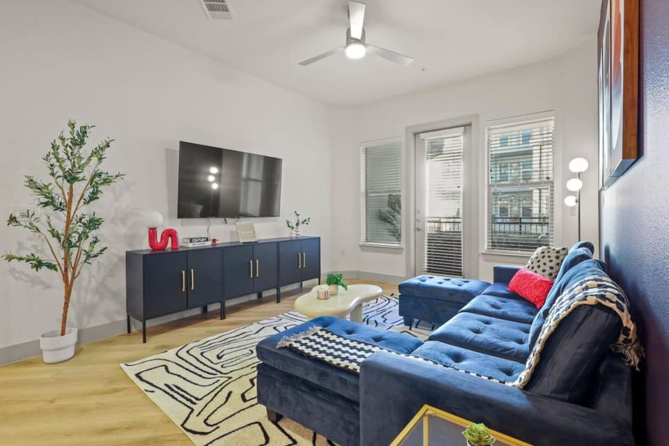 Luxe 2BR w 2 King Beds, Gym and Pool Access Apartment in Addison