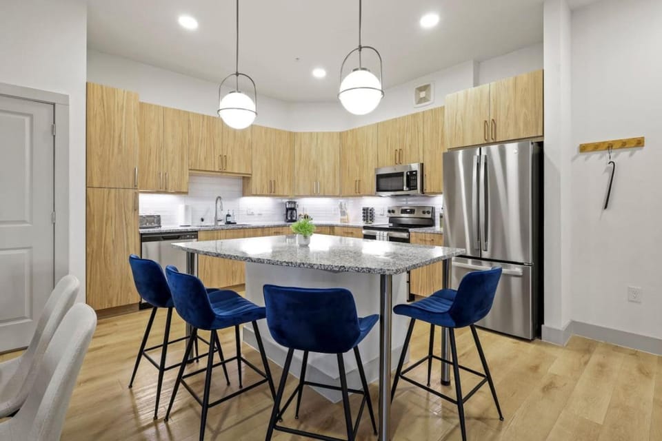 Luxe 2BR w 2 King Beds, Gym and Pool Access Apartment in Addison
