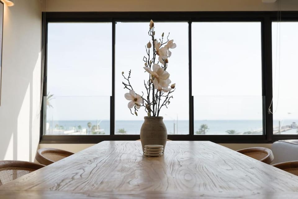 Luxury Beach View Escape Apartment in Saint Kilda