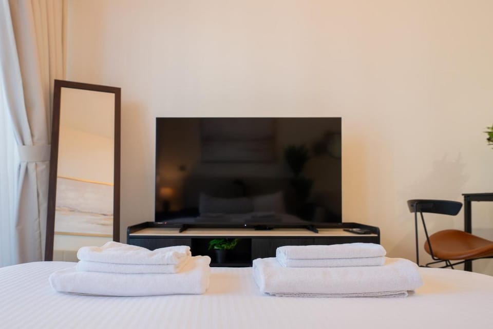 Azizi Riviera Meydan Studio with Balcony - Onelink Apartment in Dubai