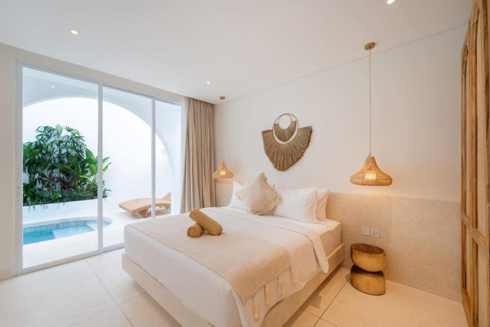 Bedroom, Pool view