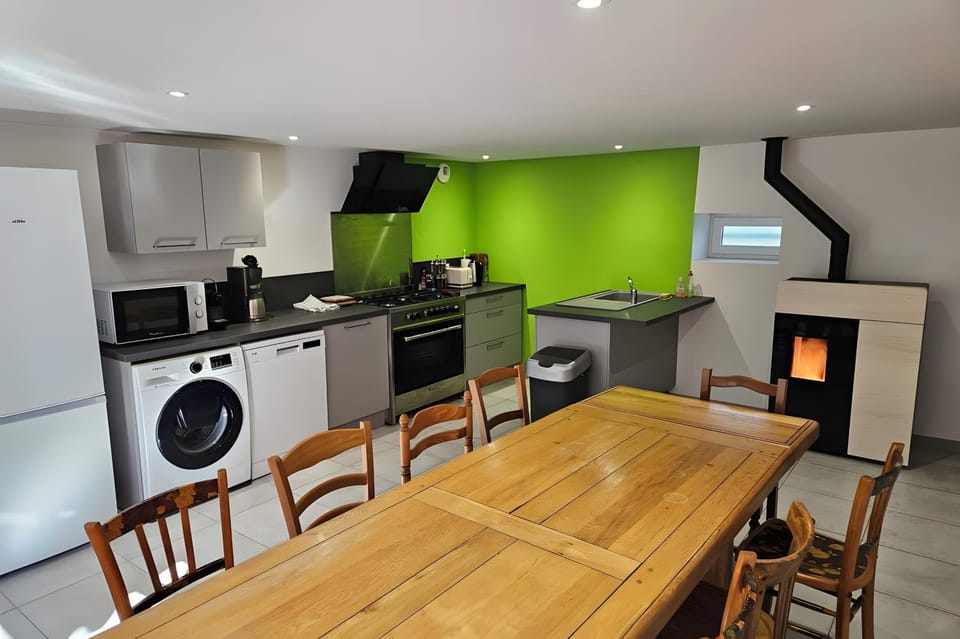 Property building, Kitchen or kitchenette, Living room