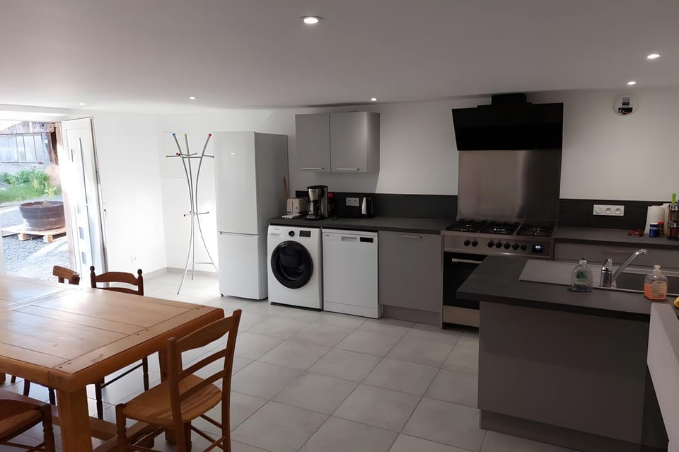Kitchen or kitchenette, Living room