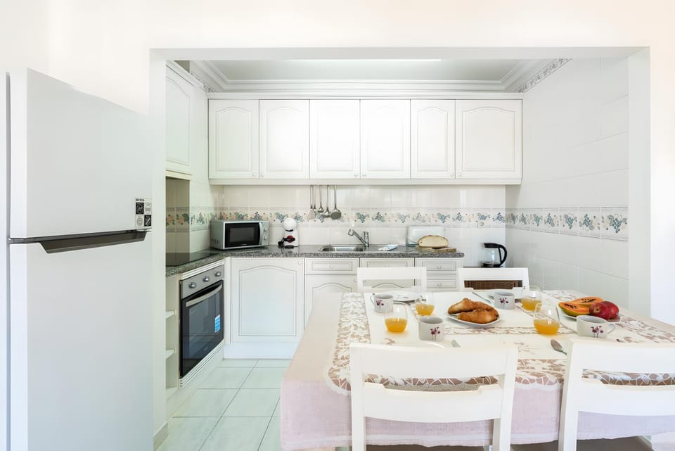 Property building, Kitchen or kitchenette, Living room