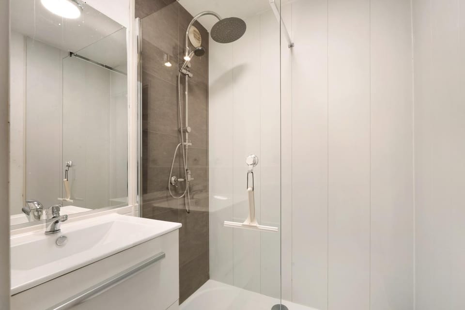Bathroom, Living room