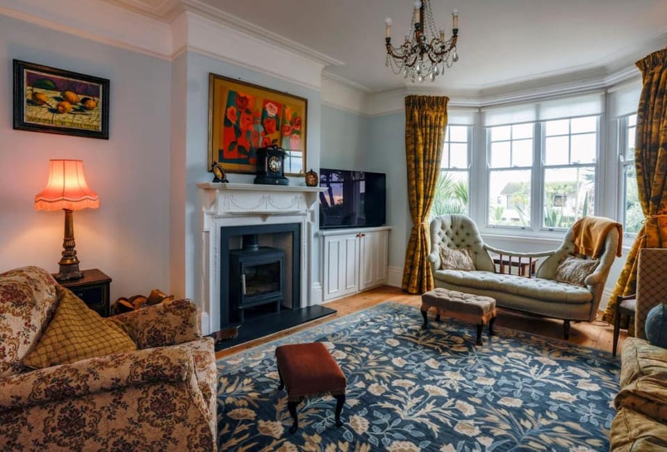 Detached Edwardian Villa with Garden and Parking Villa in Broadstairs