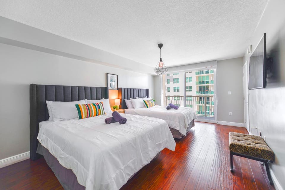 Bed, TV and multimedia, Bedroom