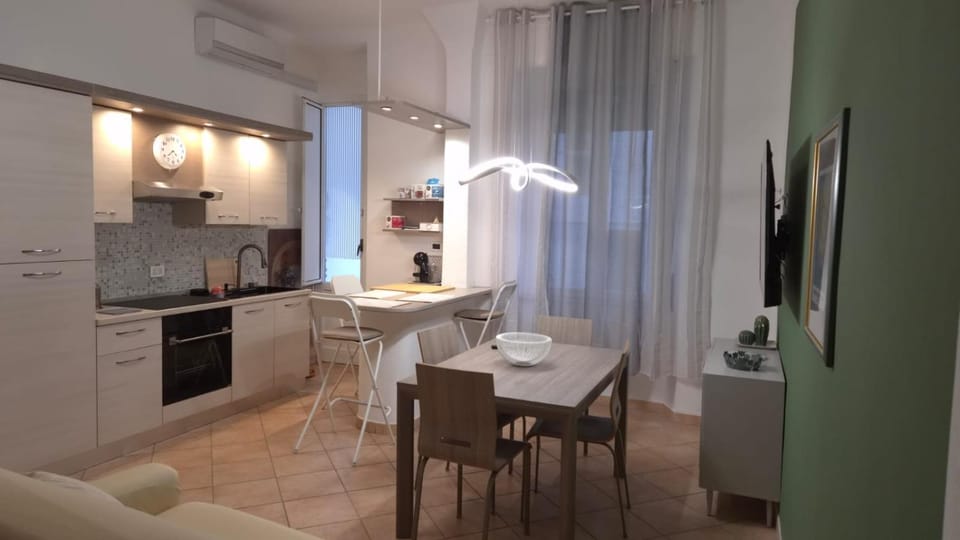Kitchen or kitchenette, Living room, Seating area, Dining area, stove