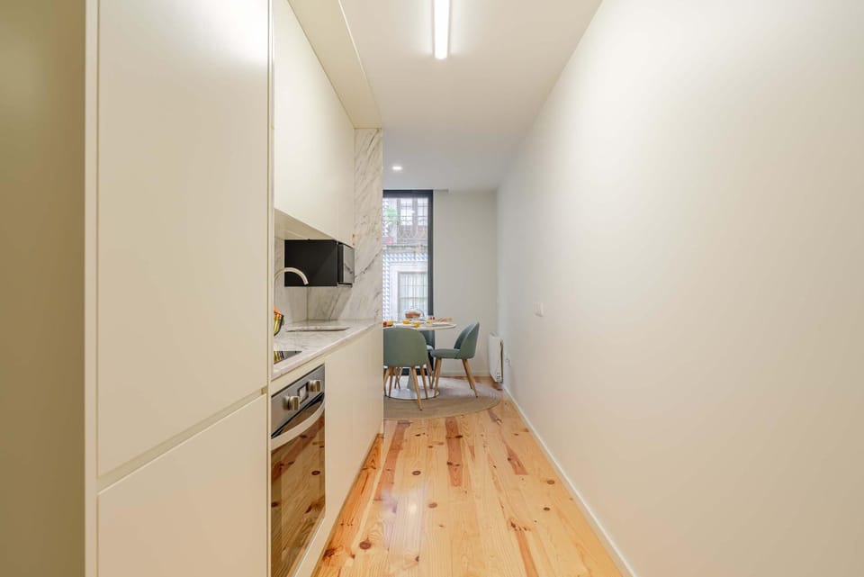 Kitchen or kitchenette, Dining area, stove