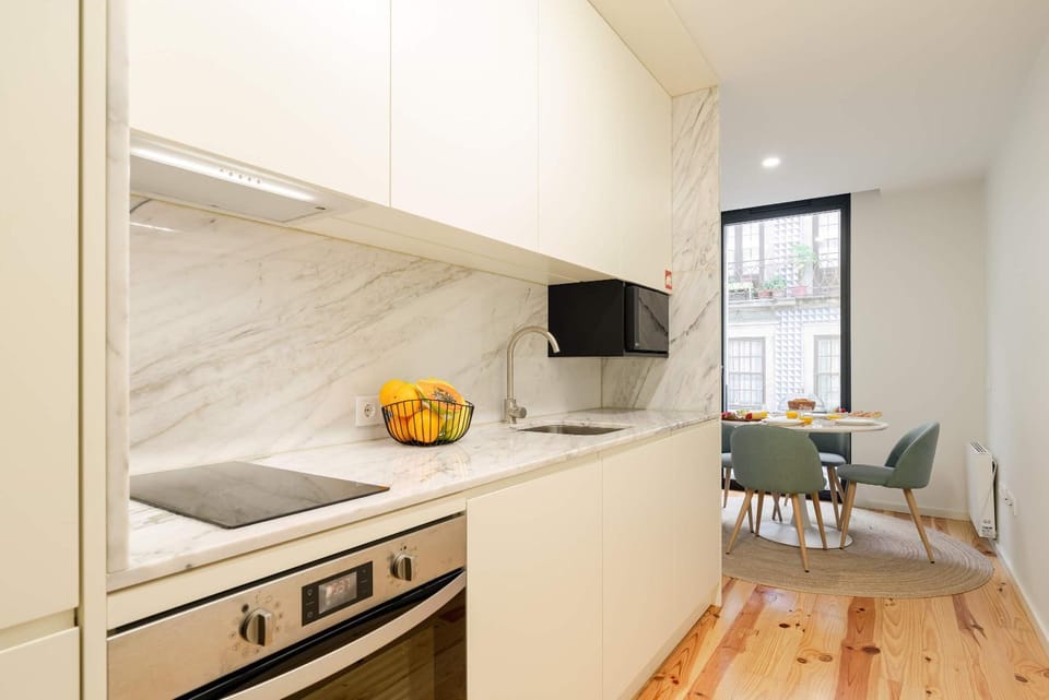 TV and multimedia, Kitchen or kitchenette, Living room, Dining area, oven, stove