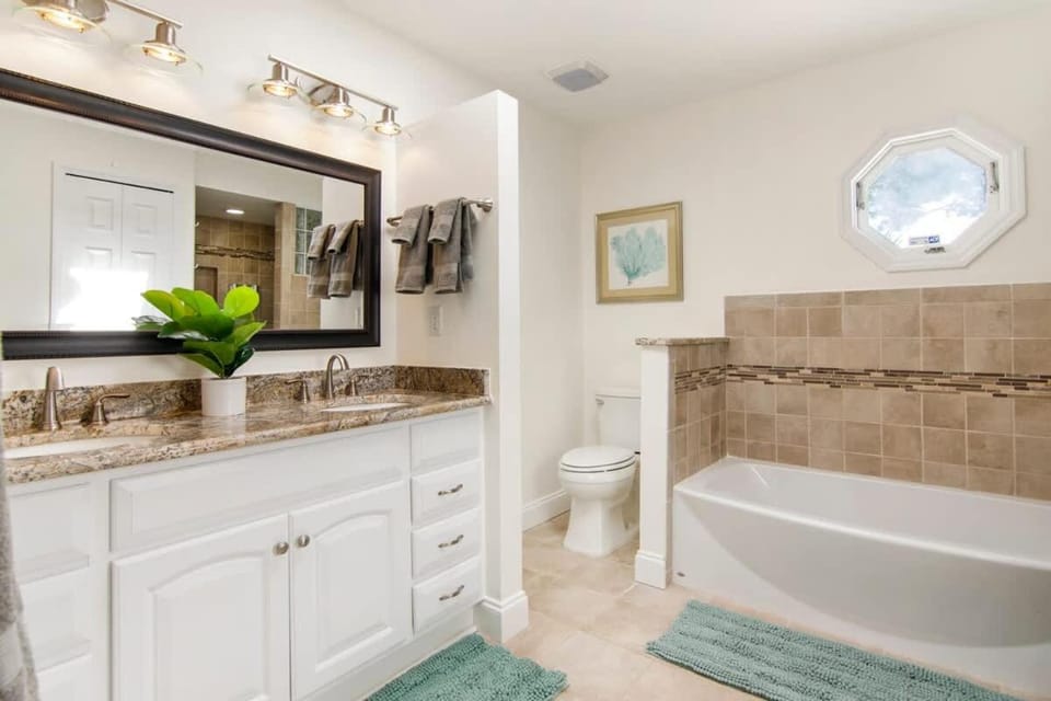 Beach Getaway - Private Heated Pool & 2 King Beds House in Sebastian