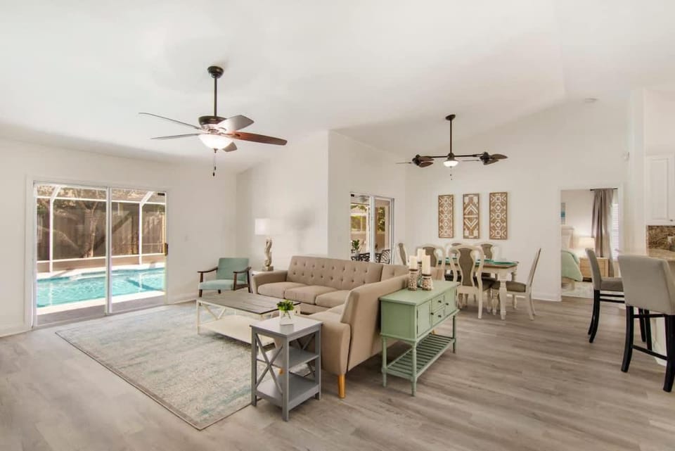 Beach Getaway - Private Heated Pool & 2 King Beds House in Sebastian