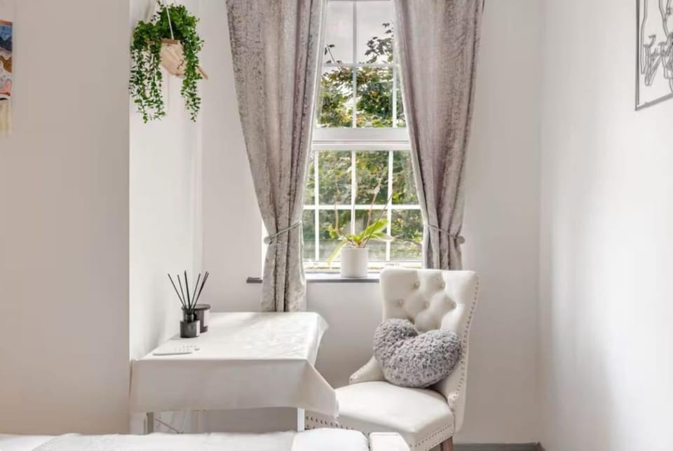 Seating area, Bedroom