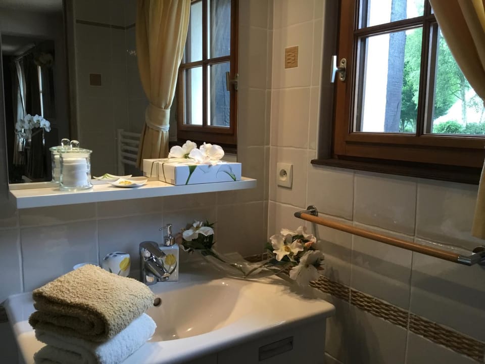 Bathroom, towels