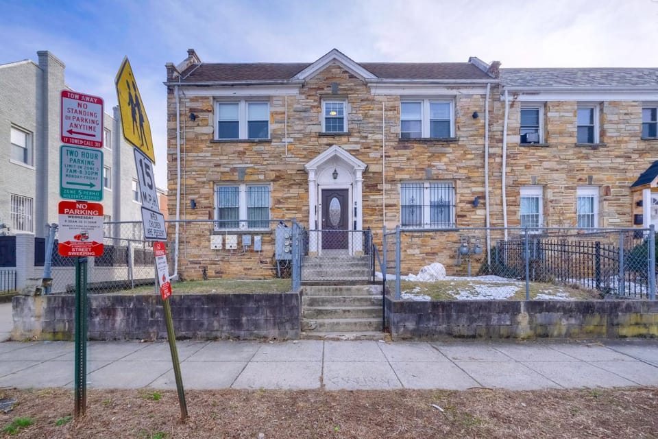 Fire Pit & Yard! Modern DC Unit Near H Street Apartment in District of Columbia