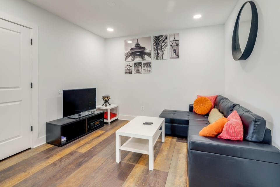 Fire Pit & Yard! Modern DC Unit Near H Street Apartment in District of Columbia