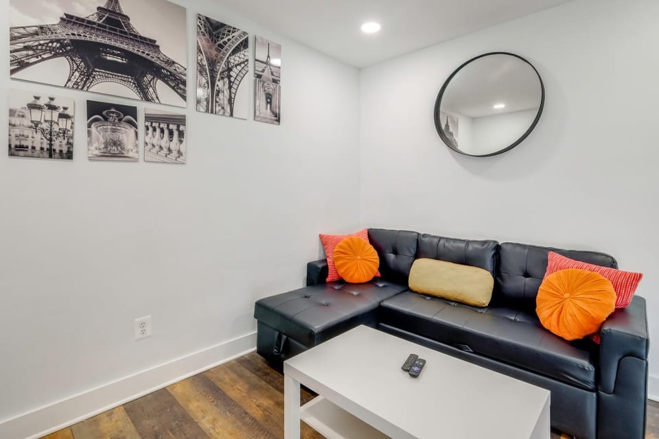Fire Pit & Yard! Modern DC Unit Near H Street Apartment in District of Columbia