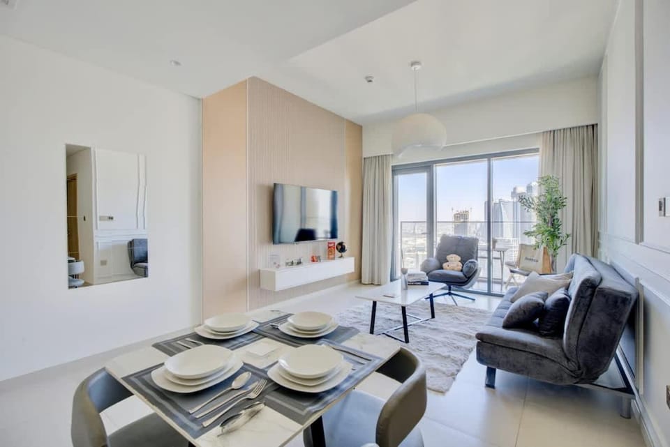 Rentico l Luxury 1BR Downtown Canal & Skyline View Apartment in Dubai