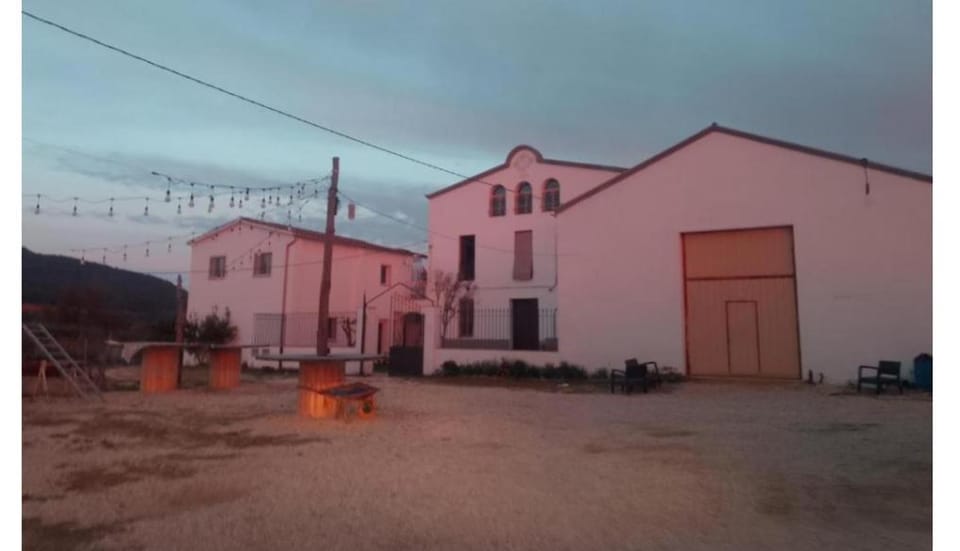 Property building, Day