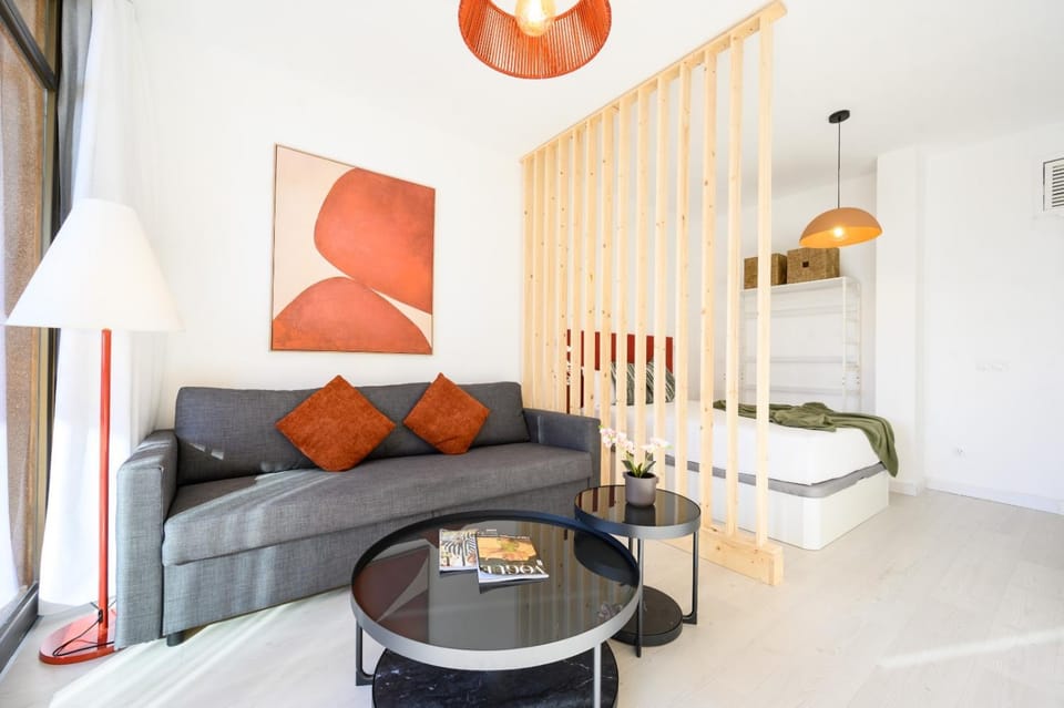 Bed, Photo of the whole room, Seating area, Dining area, Bedroom, heating, heating, air conditioner, air conditioner